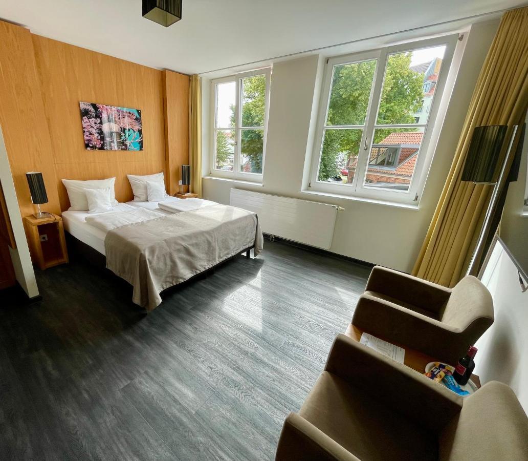 Hotel Hafenresidenz شترالسوند المظهر الخارجي الصورة